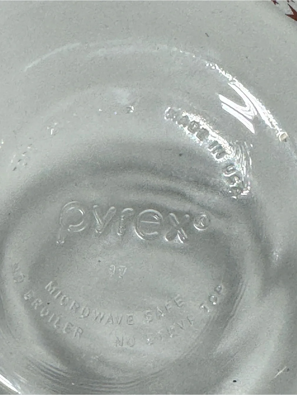 Supreme Pyrex 2 Cup Glass Bowl with White Lid New 7200 Clear Glass Red Stars NOS